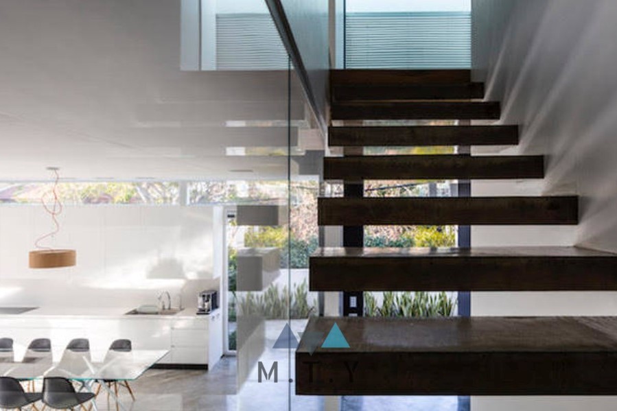 בית יוקרה למכירה - בצרה - צילום פנים מדרגות סלון