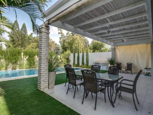 גינת חוץ בבית דו משפחתי בכפר סבא