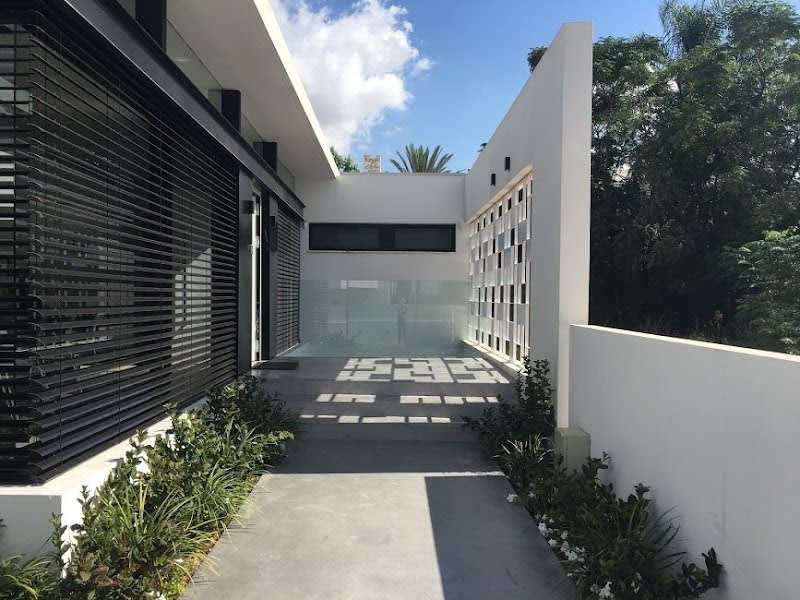 וילה למכירה ברעננה - כניסה לוילה