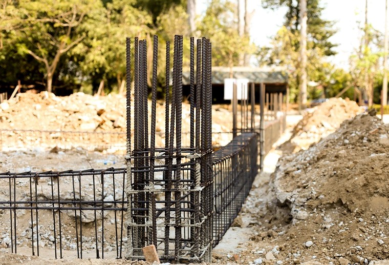 בניית יסודות במגרש לבניה עצמית במושבים