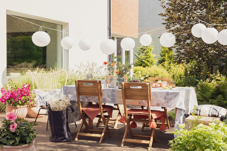 גינה בחצר דו משפחתי בהוד השרון - למכירה