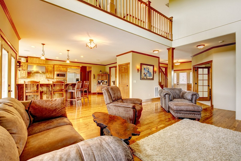 סלון מרווח של בית משק למכירה